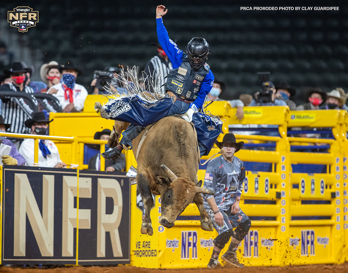 Team Ropers Egusquiza Graves Win Round 2 In Record Tying Fashion Prca Sports News